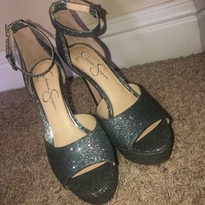 Jessica Simpson high heel!